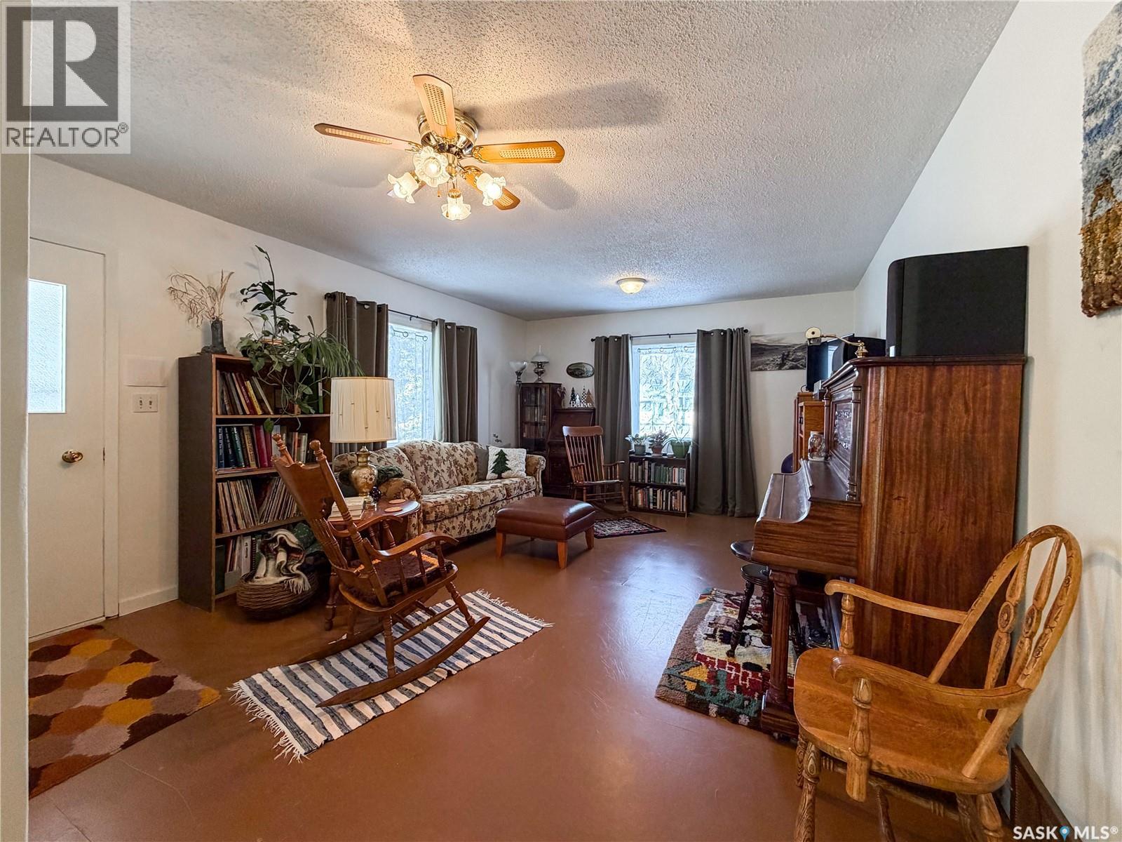 610 Railway Street, Eastend, Saskatchewan  S0N 0T0 - Photo 6 - SK025093