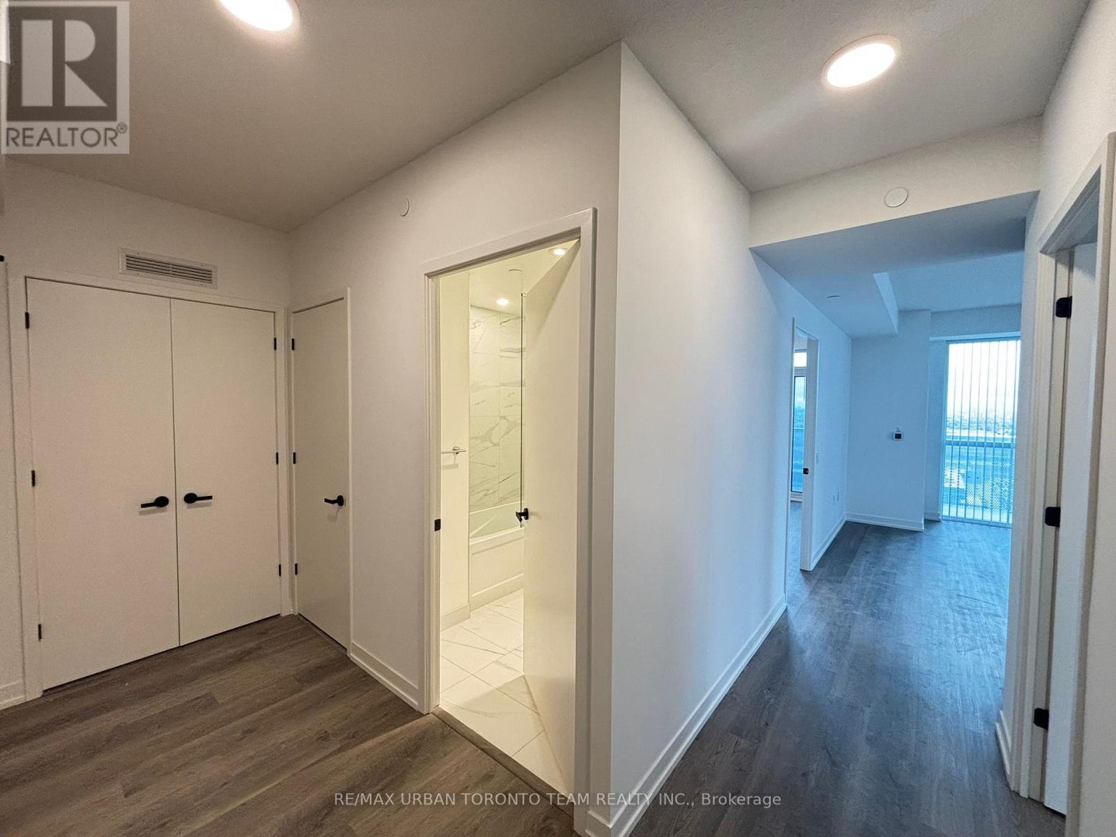 2612 - 8 Interchange Way, Vaughan, Ontario L4K 5Z7 - Photo 11 - N12594820