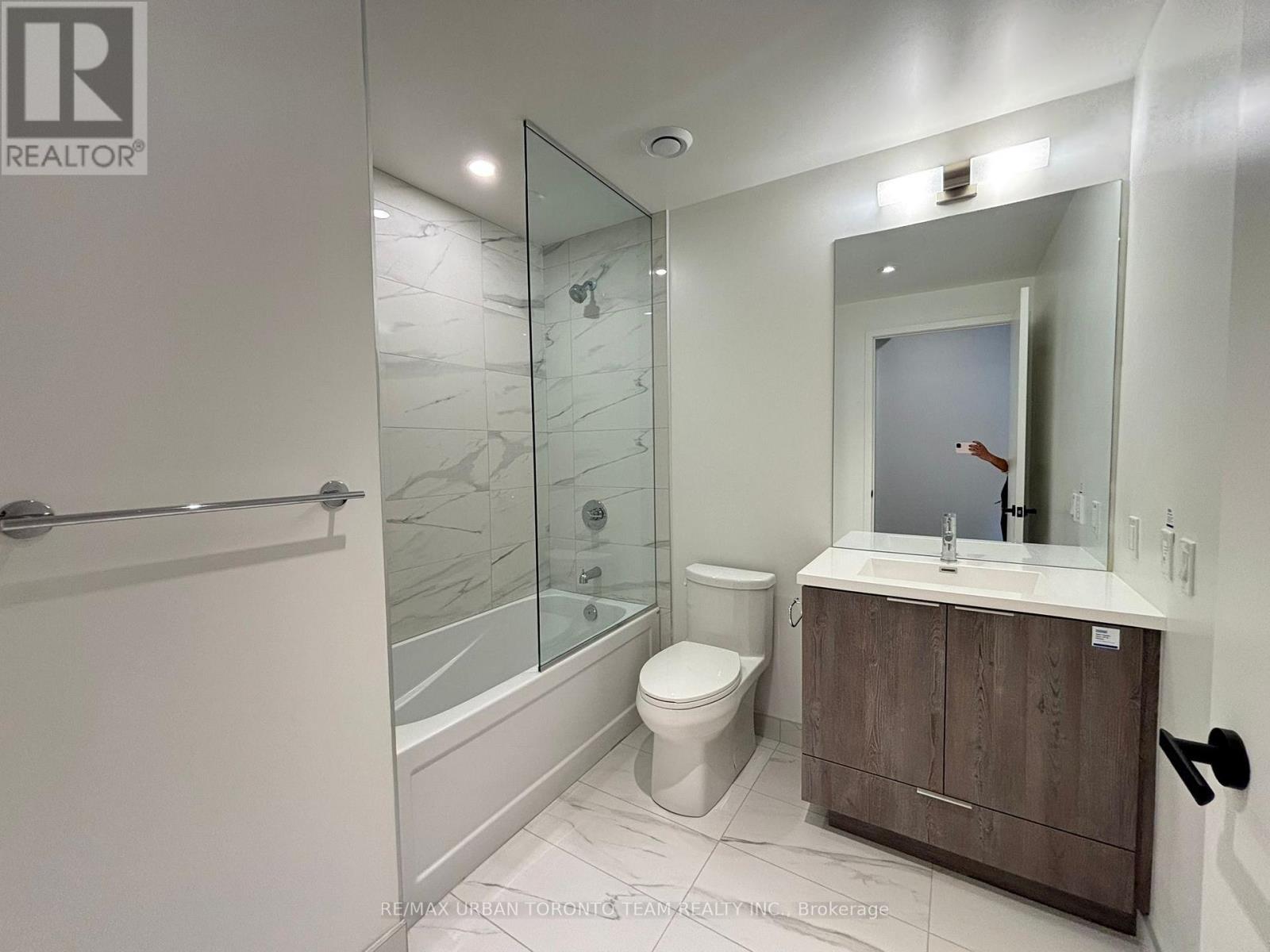 2612 - 8 Interchange Way, Vaughan, Ontario L4K 5Z7 - Photo 12 - N12594820