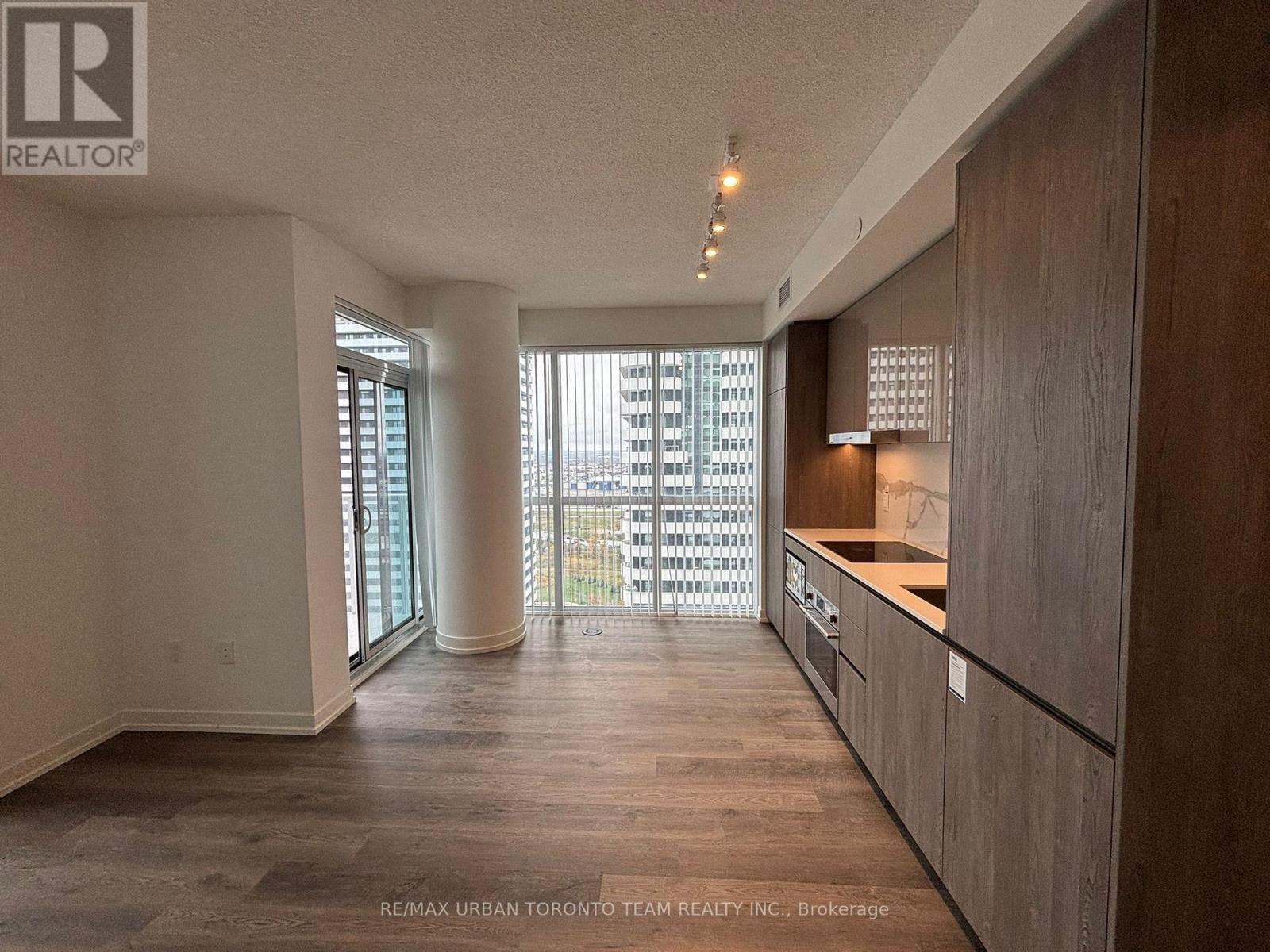 2612 - 8 Interchange Way, Vaughan, Ontario L4K 5Z7 - Photo 2 - N12594820