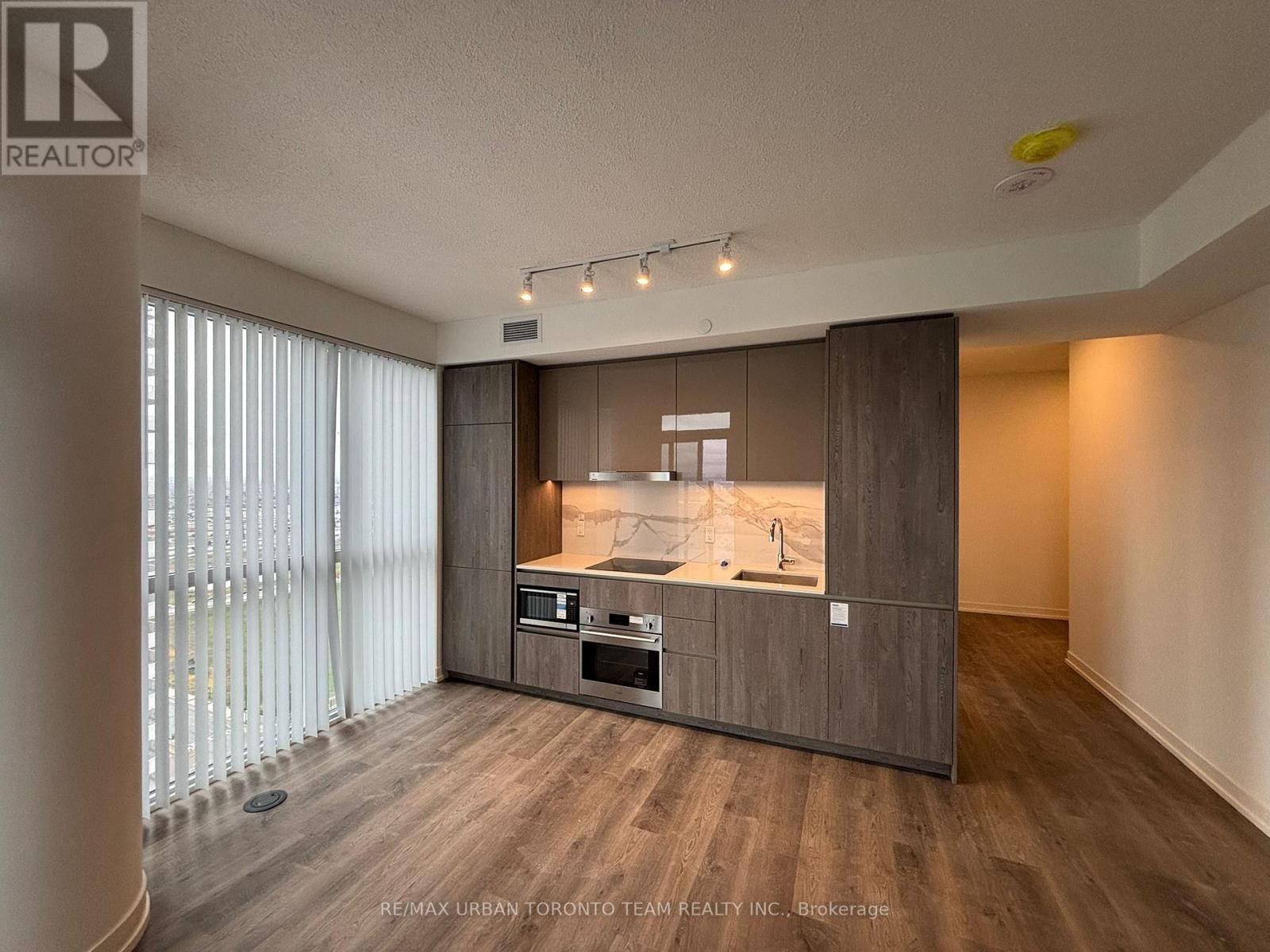 2612 - 8 Interchange Way, Vaughan, Ontario L4K 5Z7 - Photo 4 - N12594820