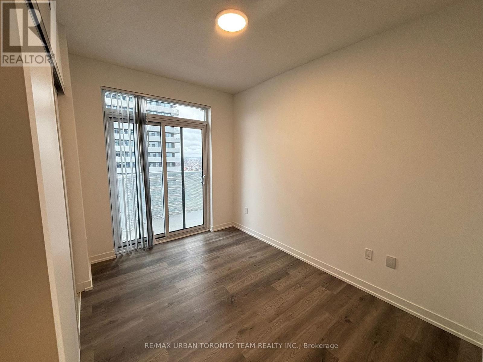 2612 - 8 Interchange Way, Vaughan, Ontario L4K 5Z7 - Photo 9 - N12594820