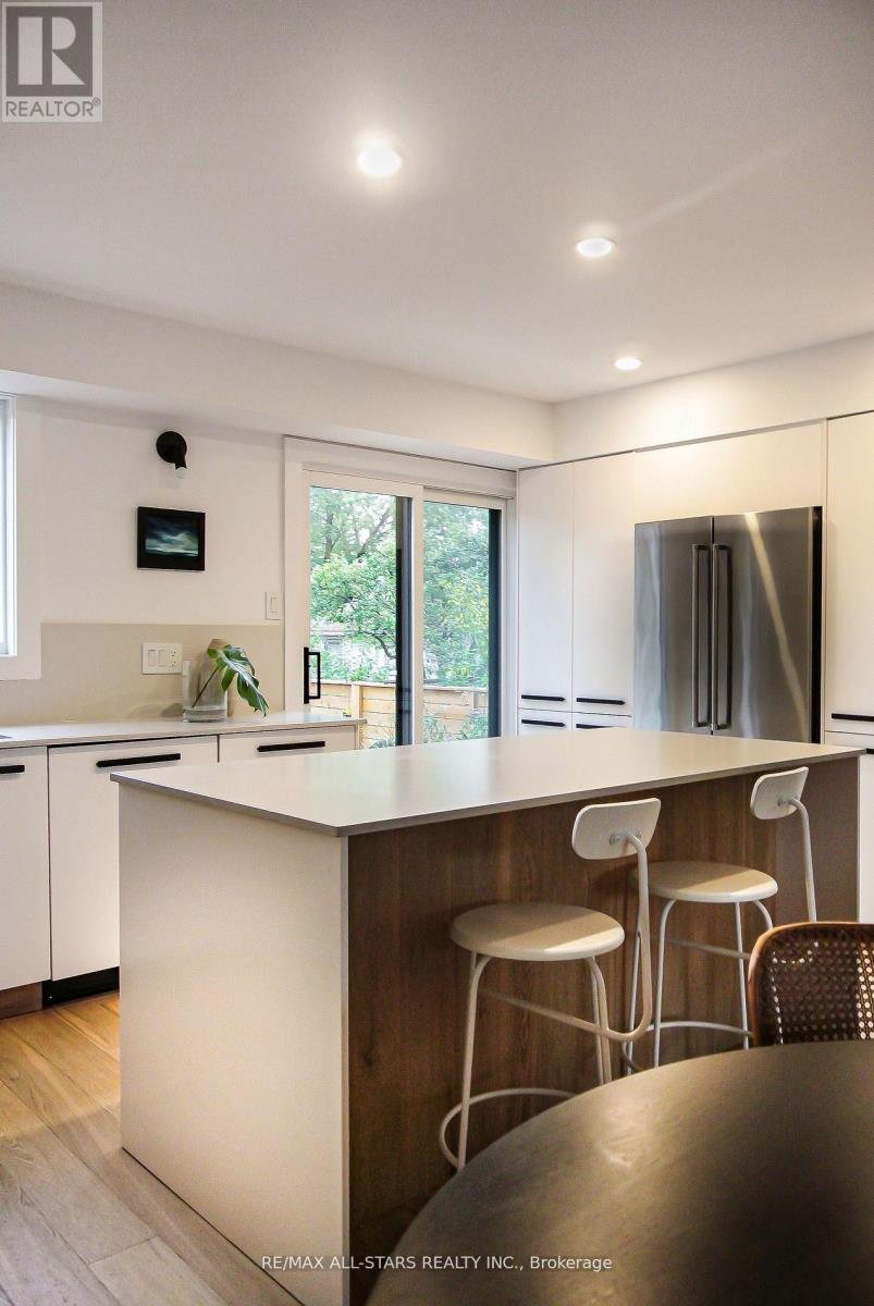 6032 Main Street, Whitchurch-Stouffville, Ontario L4A 1B8 - Photo 2 - N12594836