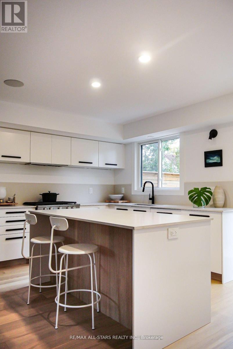 6032 Main Street, Whitchurch-Stouffville, Ontario L4A 1B8 - Photo 3 - N12594836