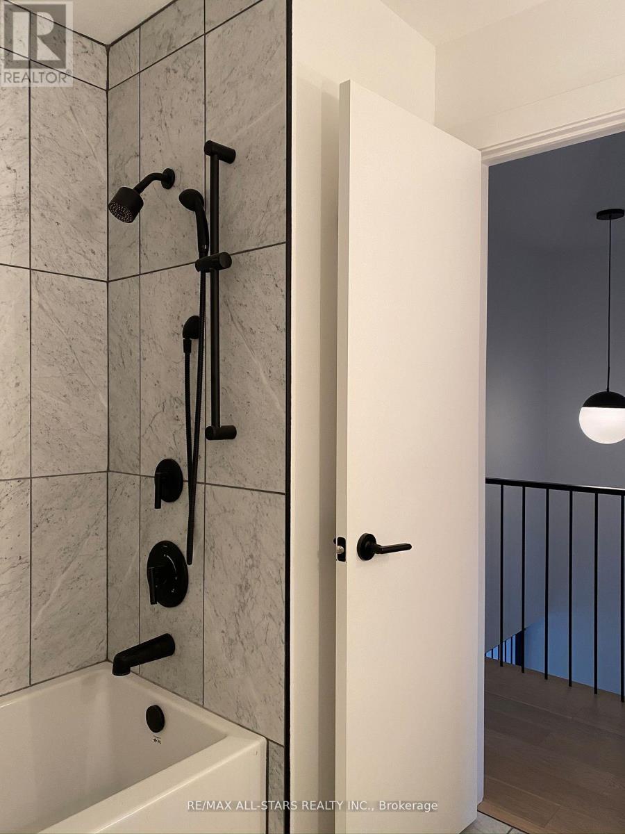 6032 Main Street, Whitchurch-Stouffville, Ontario L4A 1B8 - Photo 5 - N12594836