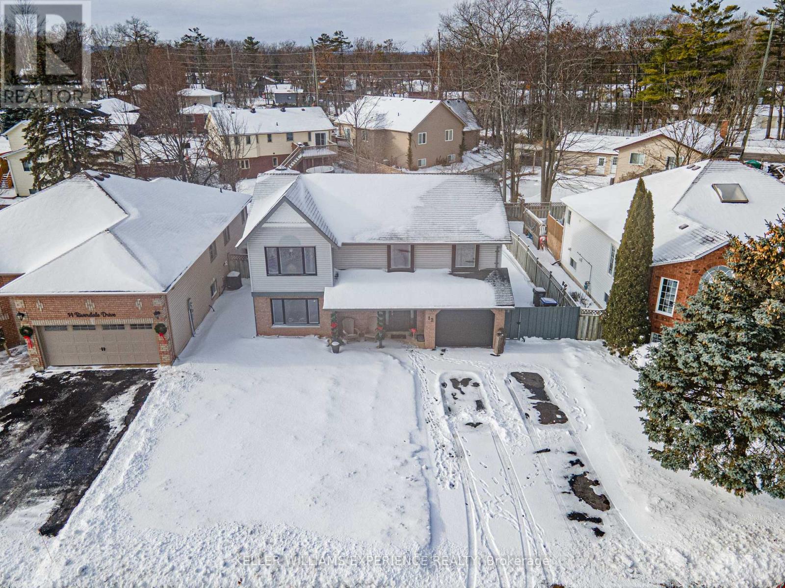 12 Riverdale Drive, Wasaga Beach, Ontario L9Z 1E9 - Photo 2 - S12594812