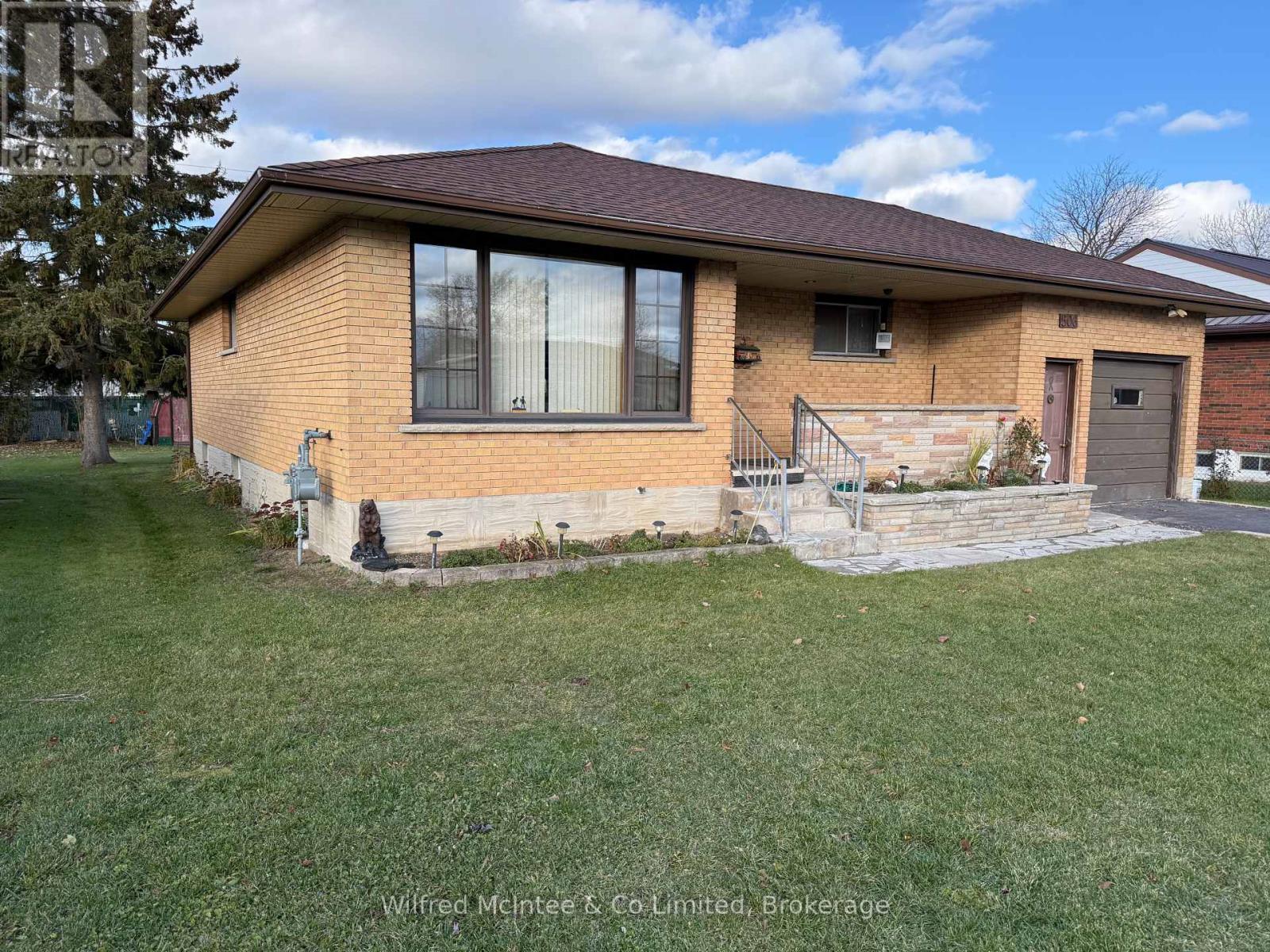 506 14th Street, Hanover, Ontario N4N 1Z9 - Photo 2 - X12582272