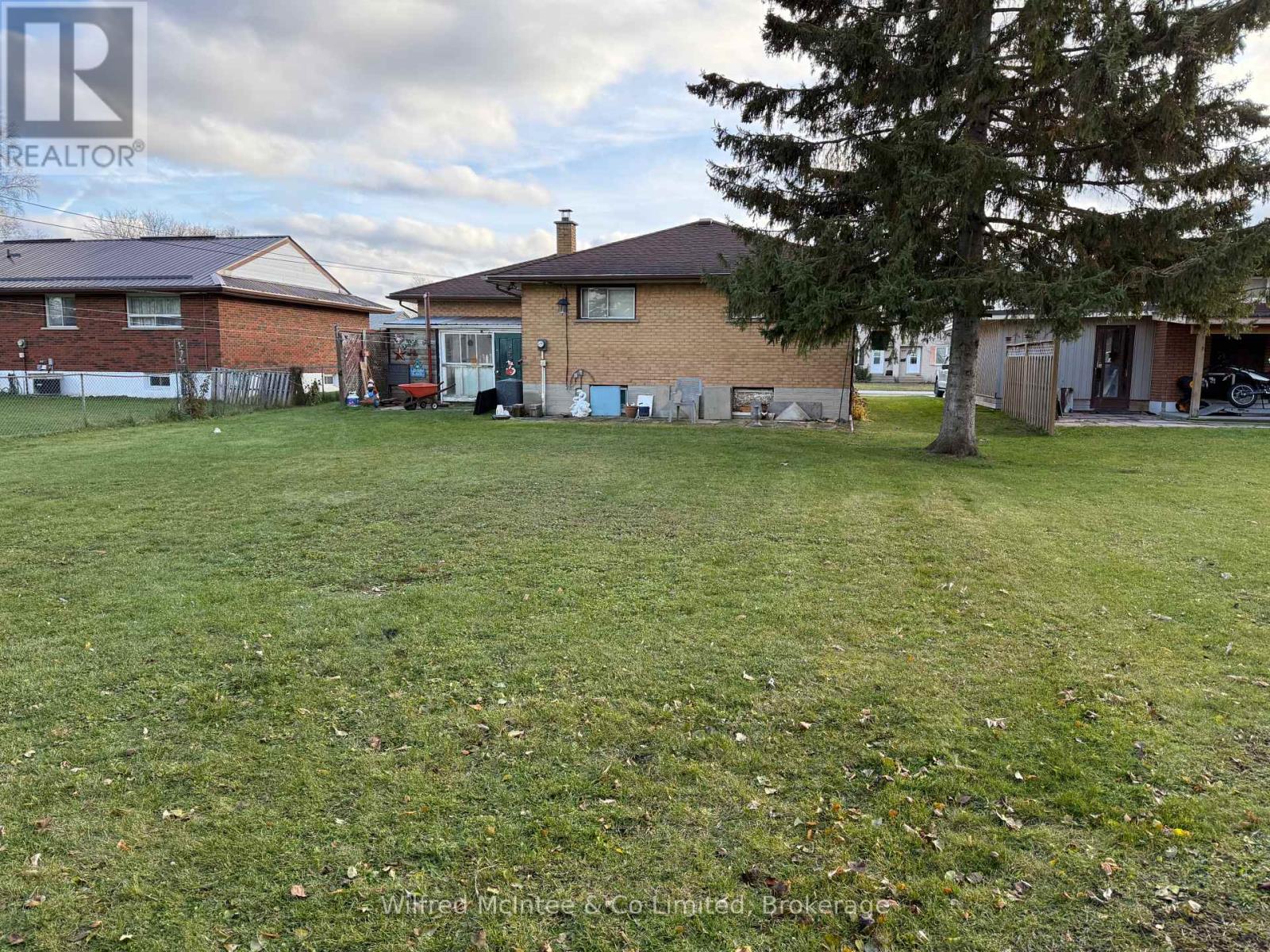 506 14th Street, Hanover, Ontario N4N 1Z9 - Photo 4 - X12582272