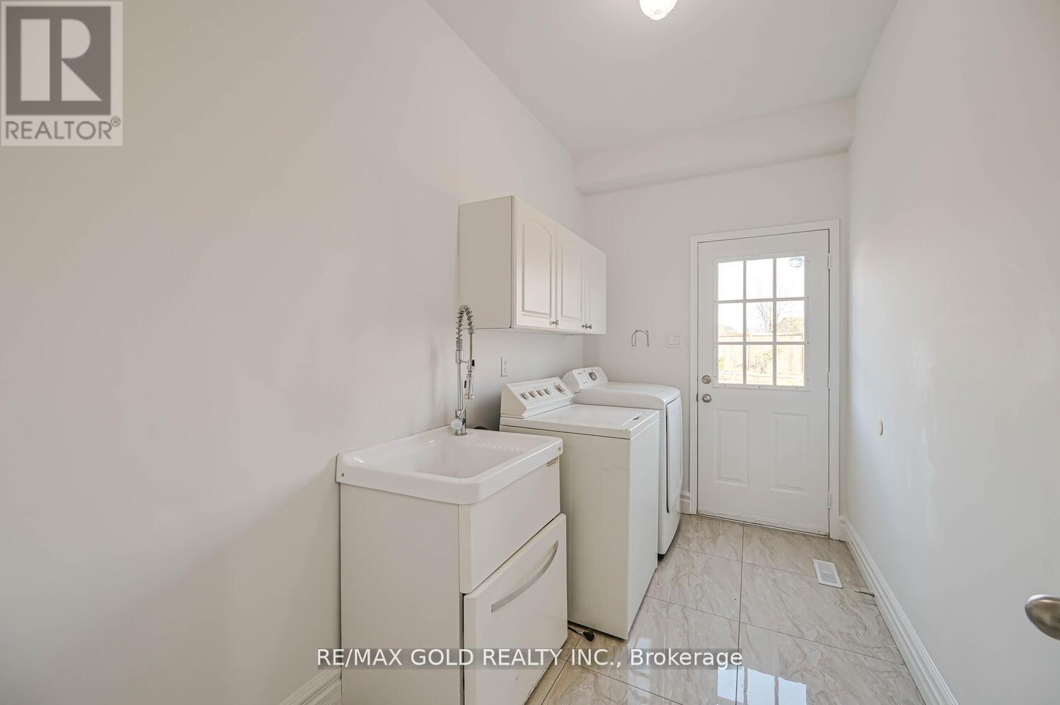 51 Jack Rabbit Crescent, Brampton, Ontario  L6R 2E4 - Photo 23 - W12594724