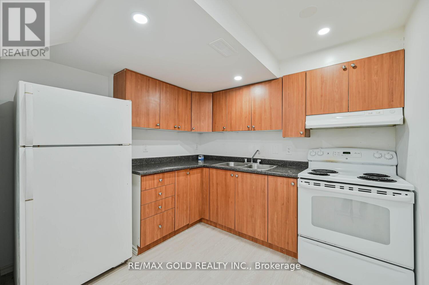 51 Jack Rabbit Crescent, Brampton, Ontario  L6R 2E4 - Photo 39 - W12594724