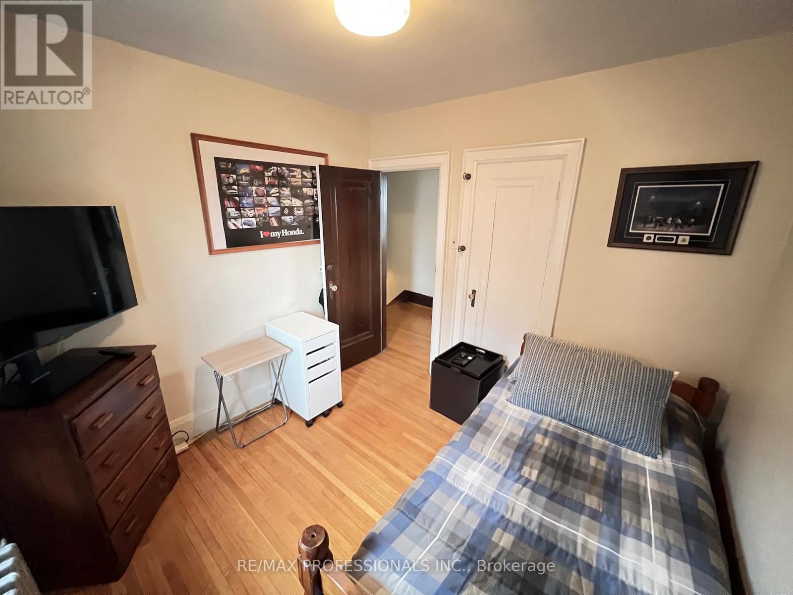 33 Chandos Avenue, Toronto, Ontario M6H 2E6 - Photo 39 - W12594780