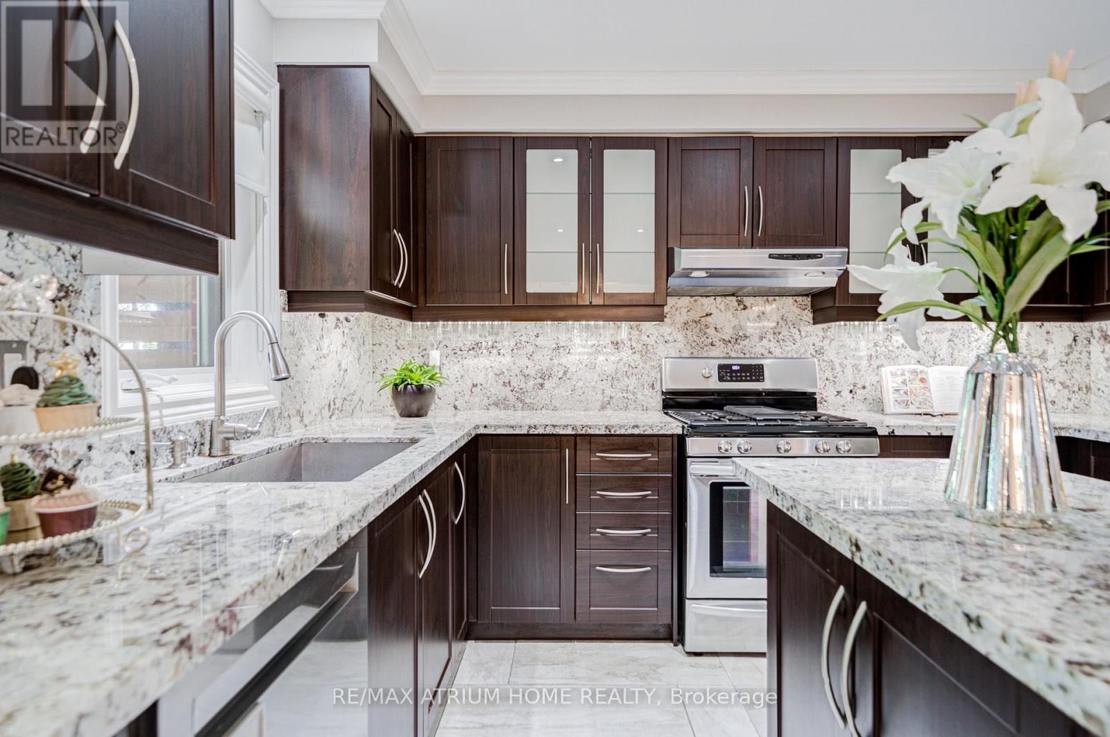 2095 Grand Ravine Drive, Oakville, Ontario  L6H 6B5 - Photo 11 - W12594834