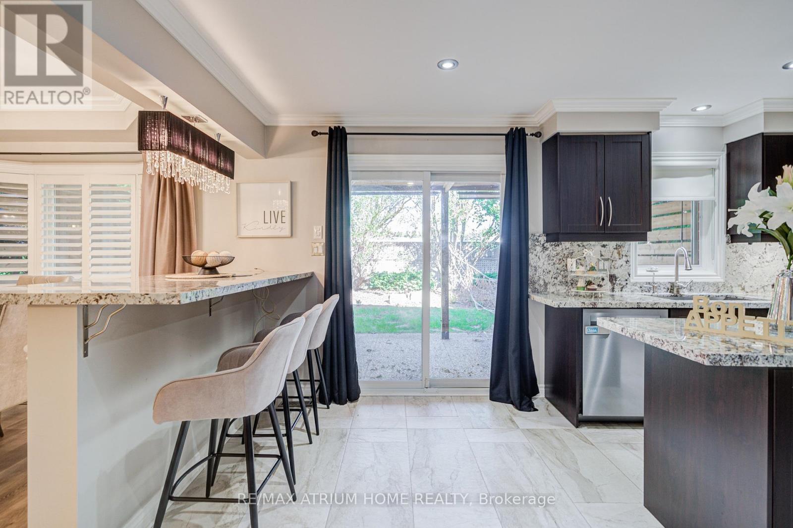 2095 Grand Ravine Drive, Oakville, Ontario  L6H 6B5 - Photo 6 - W12594834