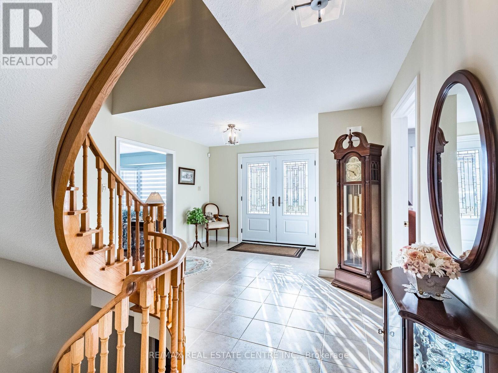 76 Turtlecreek Boulevard, Brampton, Ontario  L6W 3X9 - Photo 11 - W12594850