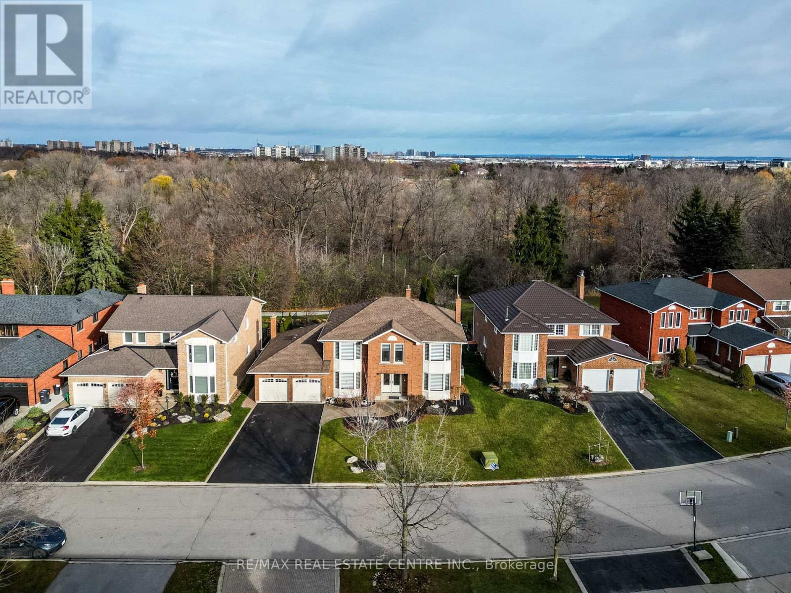 76 Turtlecreek Boulevard, Brampton, Ontario  L6W 3X9 - Photo 2 - W12594850