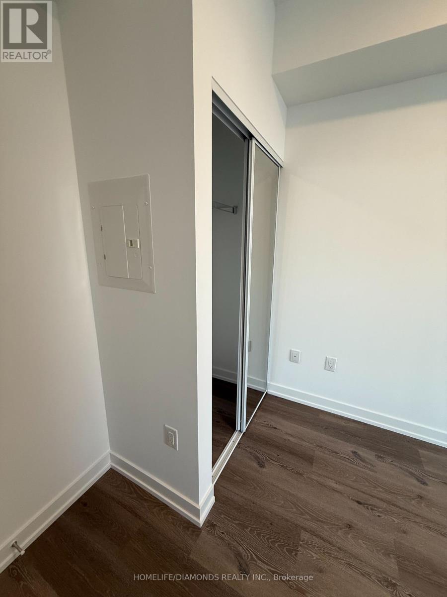 2011 - 395 Square One Drive, Mississauga, Ontario  L5B 0P6 - Photo 14 - W12594862