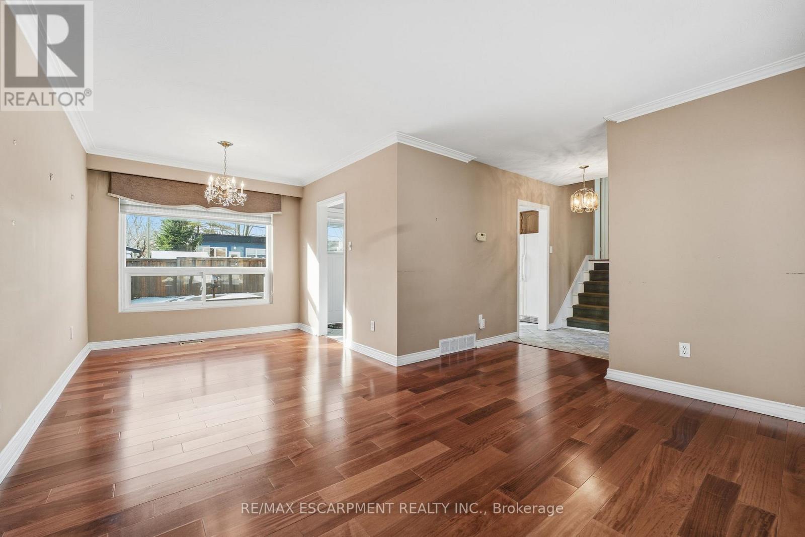 184 Foxbar Road, Burlington, Ontario  L7L 2Z9 - Photo 5 - W12594876