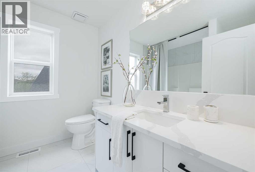 208 Coopers Hill Sw, Airdrie, Alberta  T4B 0B9 - Photo 19 - A2266940