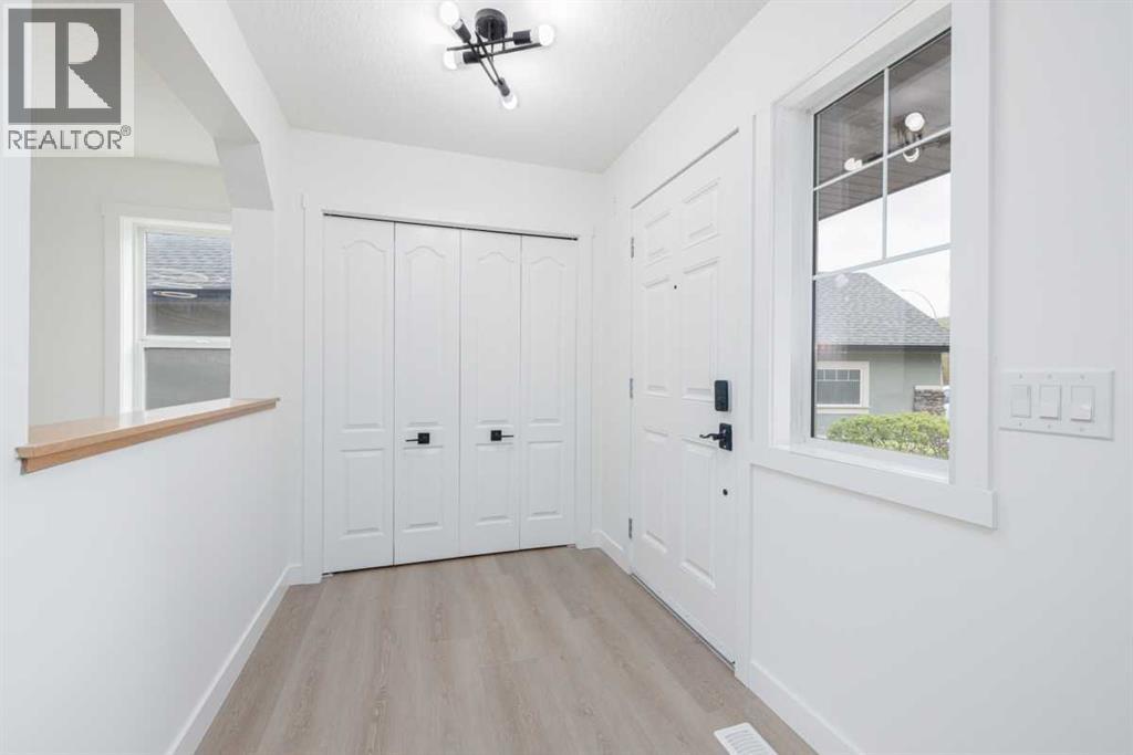 208 Coopers Hill Sw, Airdrie, Alberta  T4B 0B9 - Photo 5 - A2266940