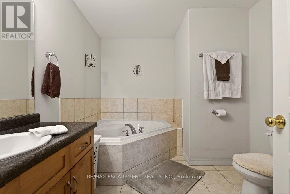 105 Donald Bell Drive, Hamilton, Ontario  L0R 1C0 - Photo 16 - X12594854