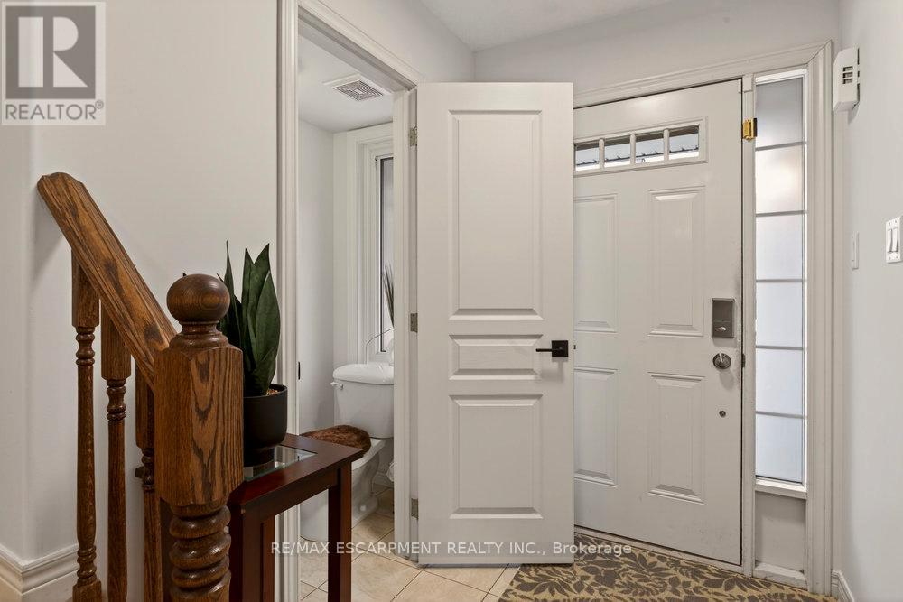 105 Donald Bell Drive, Hamilton, Ontario  L0R 1C0 - Photo 3 - X12594854