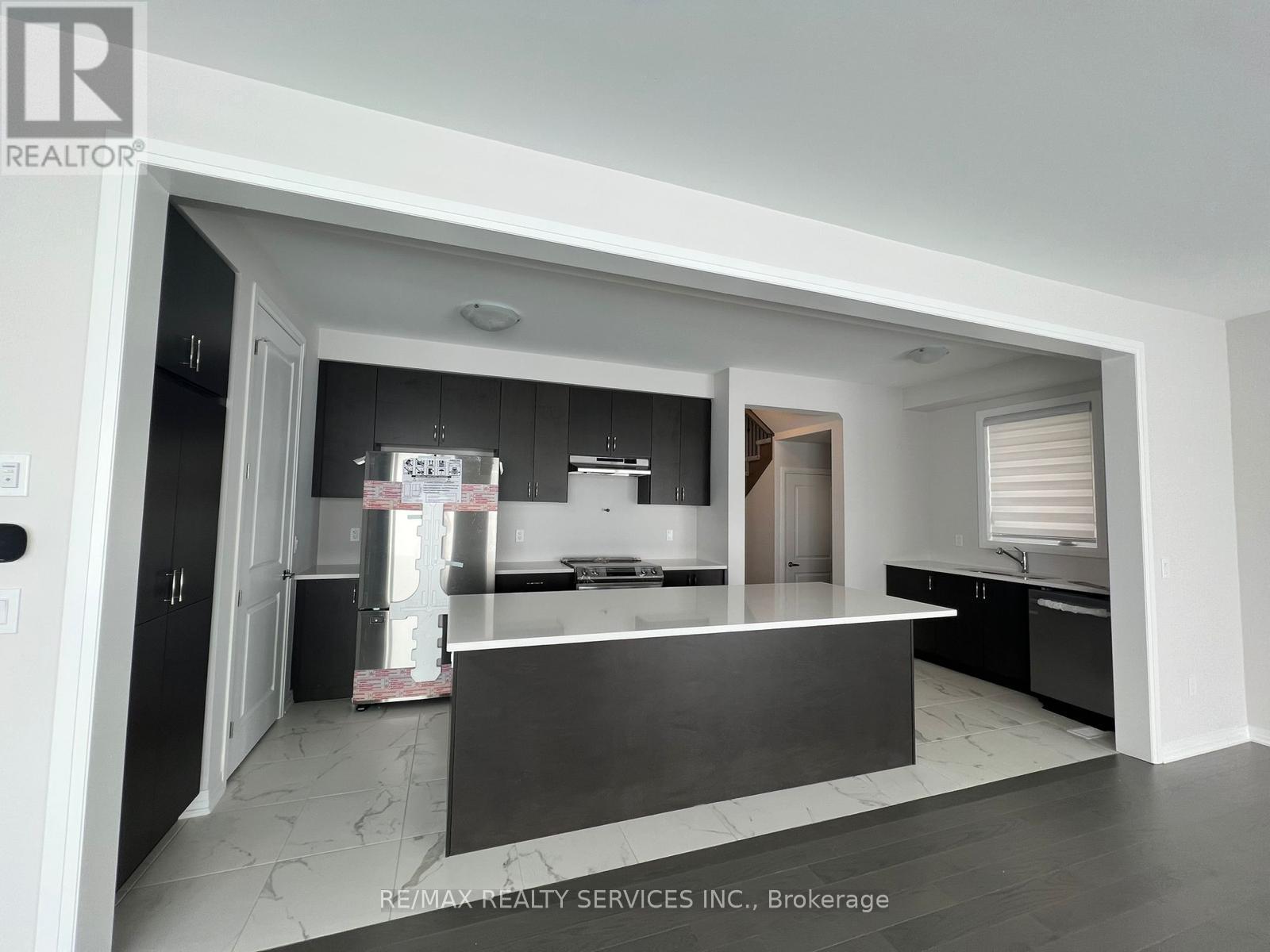 209 Leslie Davis Street, North Dumfries, Ontario  N0B 1E0 - Photo 4 - X12594886