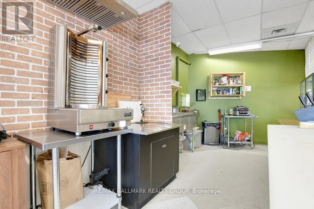 1 - 375 Des Epinettes Avenue, Ottawa, Ontario  K1E 3E6 - Photo 11 - X12594992