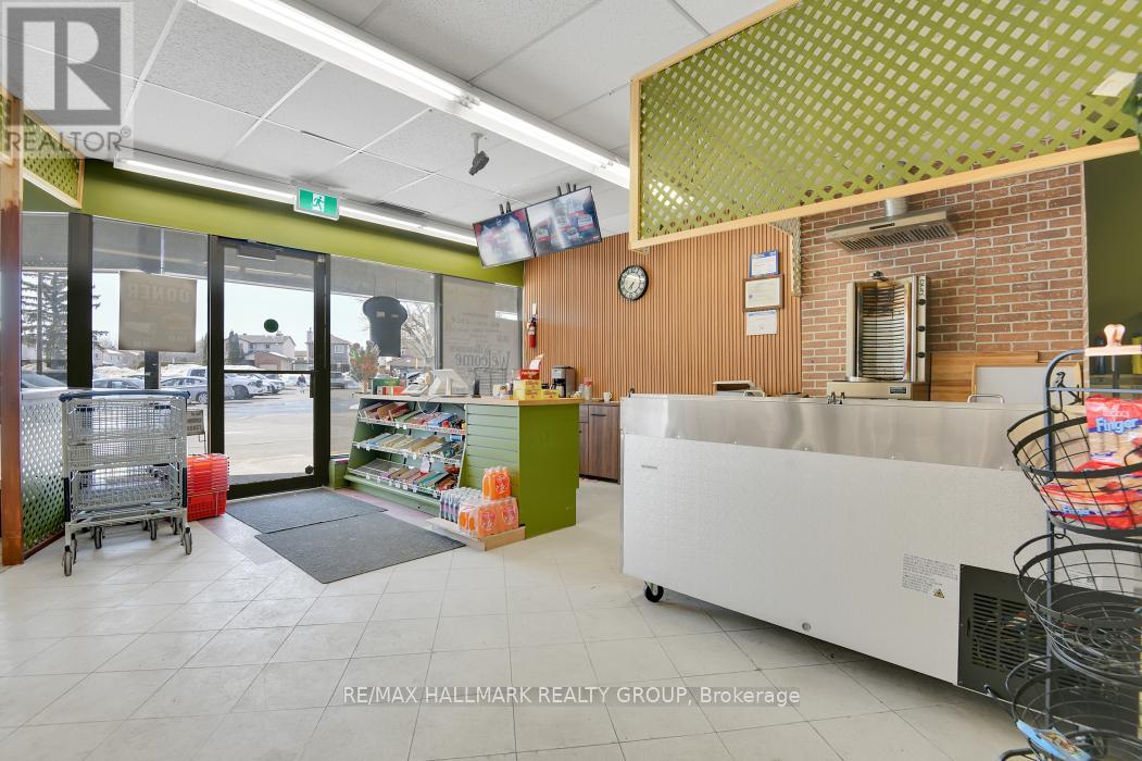 1 - 375 Des Epinettes Avenue, Ottawa, Ontario  K1E 3E6 - Photo 4 - X12594992