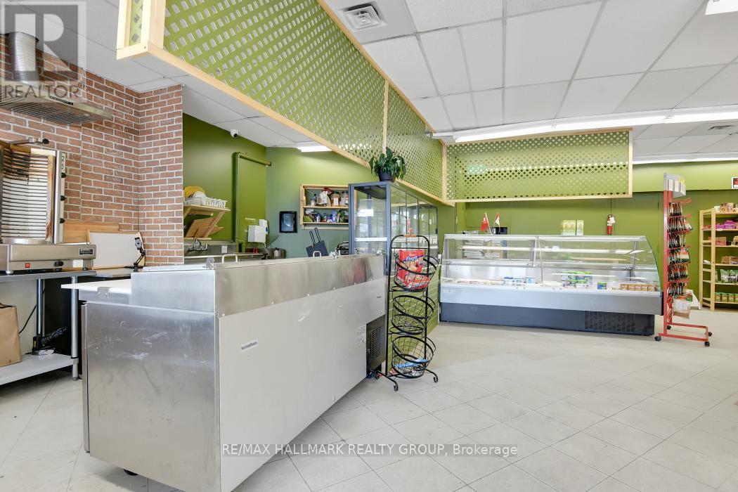 1 - 375 Des Epinettes Avenue, Ottawa, Ontario  K1E 3E6 - Photo 8 - X12594992