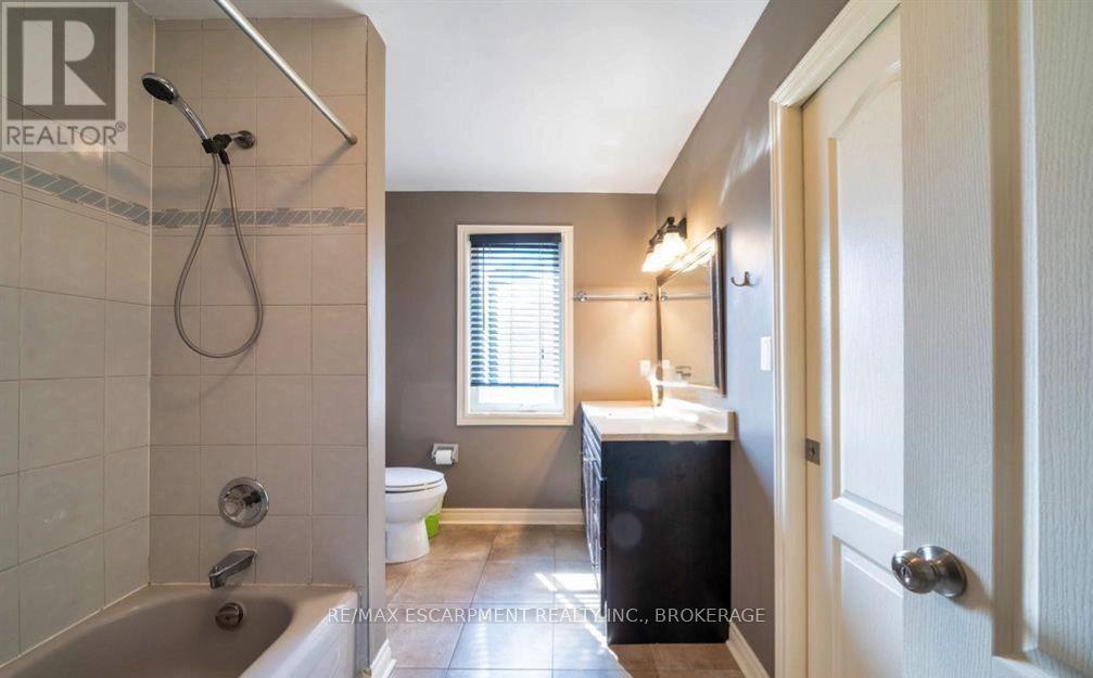 3829 Northwood Drive, Niagara Falls, Ontario L2H 2Y5 - Photo 12 - X12594948