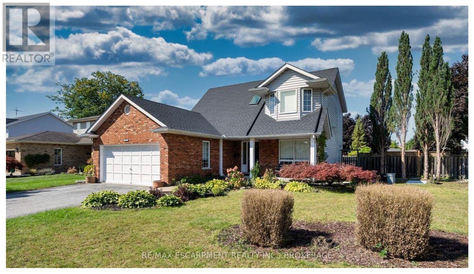 3829 Northwood Drive, Niagara Falls, Ontario L2H 2Y5 - Photo 2 - X12594948