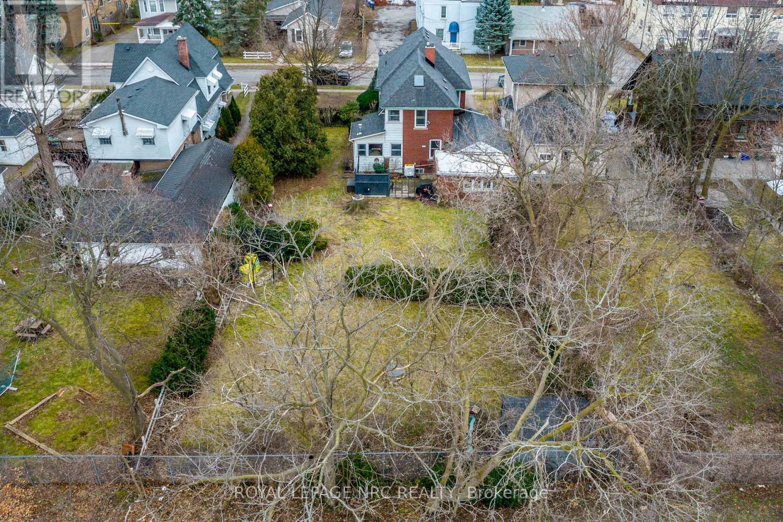 6107 Barker Street, Niagara Falls, Ontario L2G 1Y5 - Photo 2 - X12594982