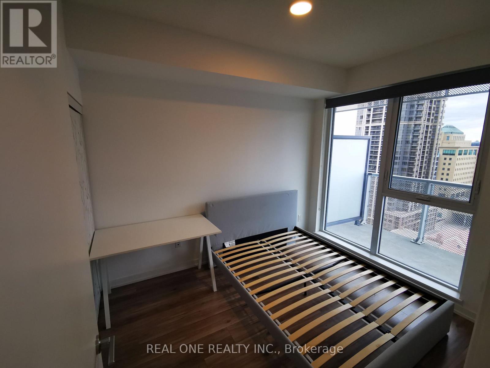 1907 - 4065 Confederation Parkway, Mississauga, Ontario L5B 0L4 - Photo 13 - W12561182