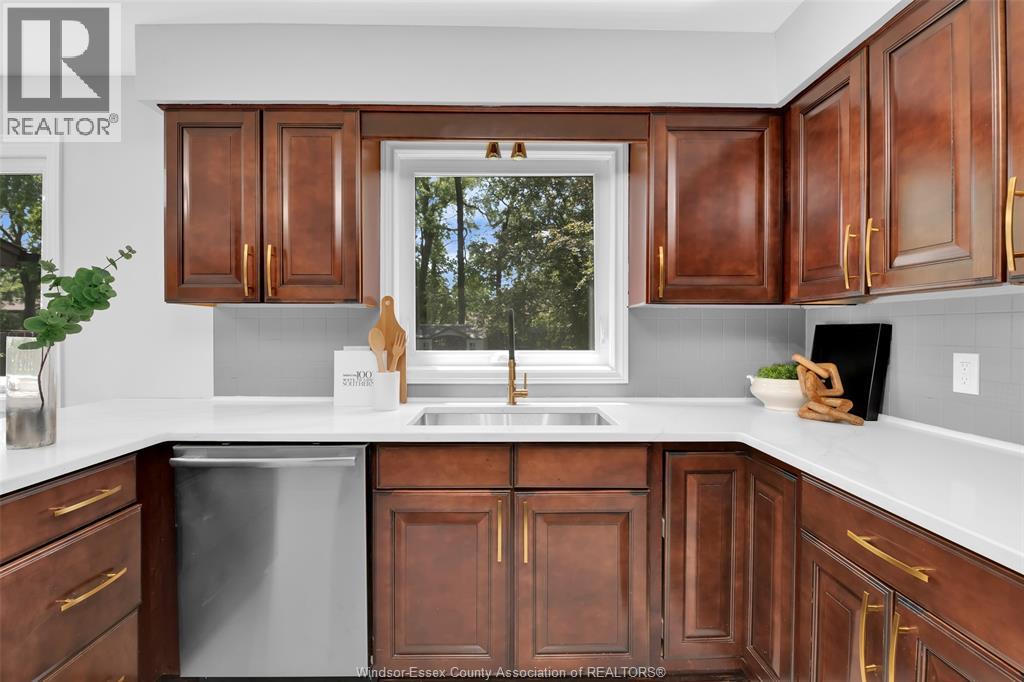 3045 Claxton Court, Windsor, Ontario N8R 1P9 - Photo 10 - 25030986