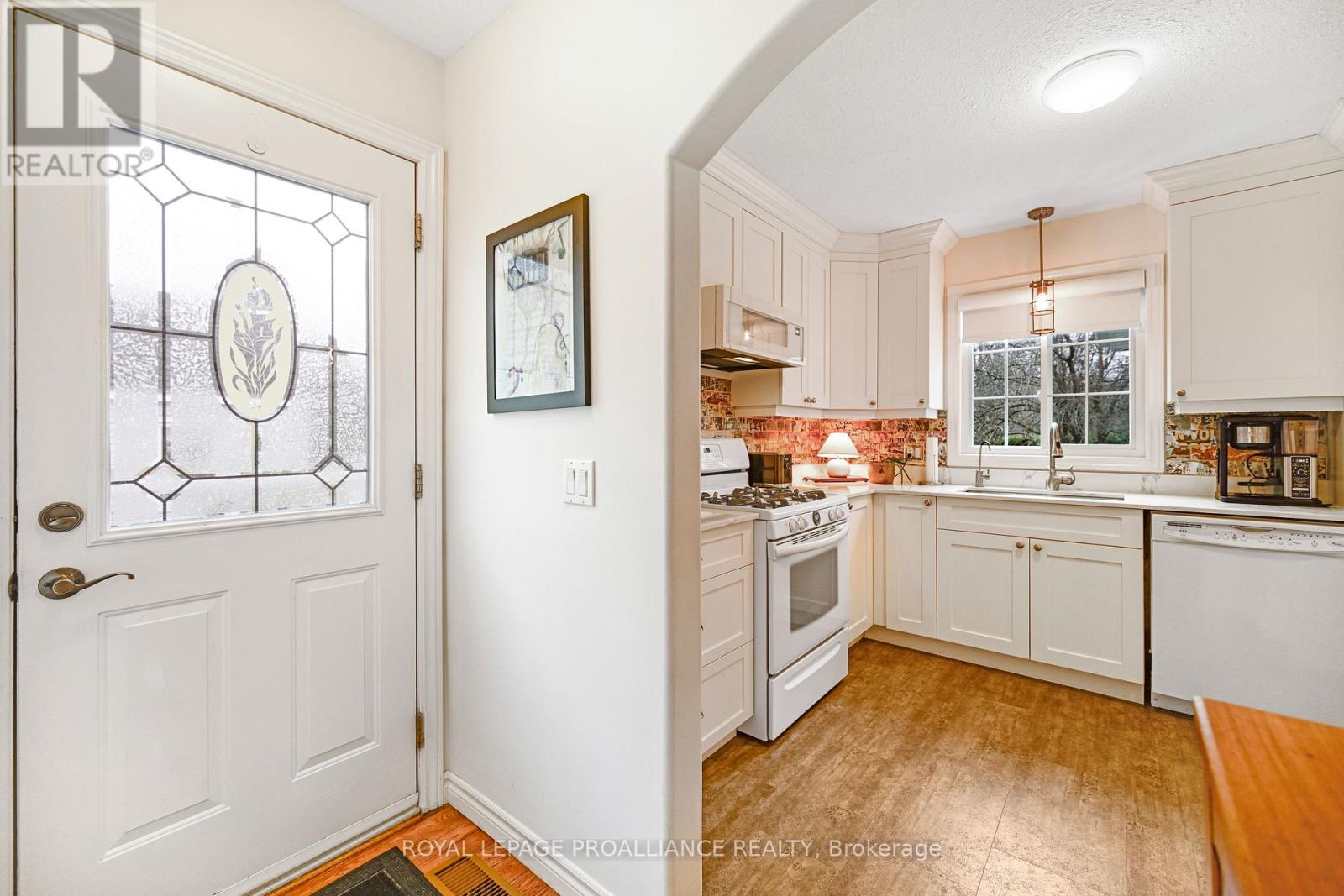 72 Beecher Street, Brockville, Ontario  K6V 5M3 - Photo 13 - X12594922