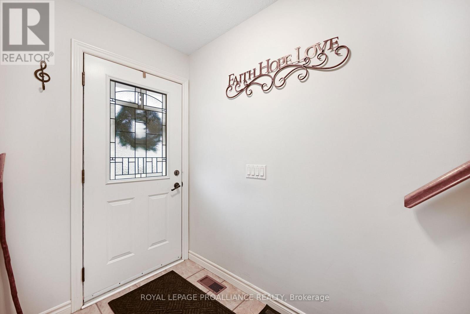 72 Beecher Street, Brockville, Ontario  K6V 5M3 - Photo 6 - X12594922