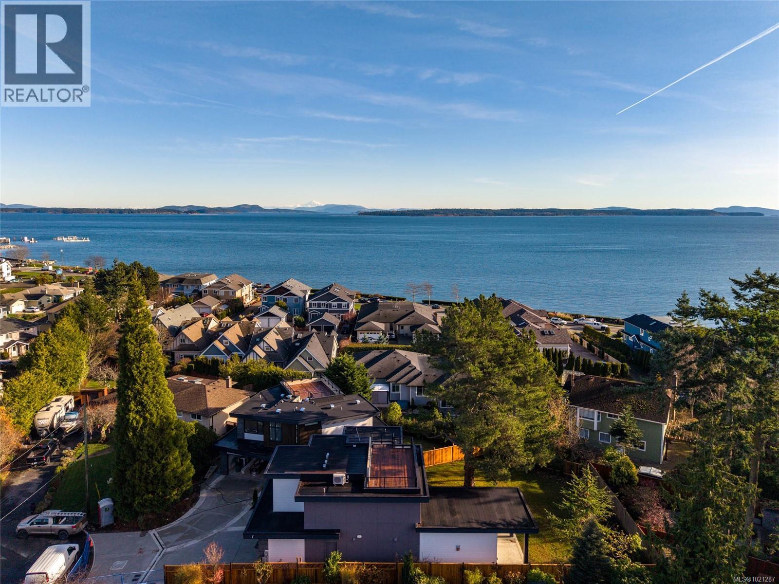 2293 Adela Pl, Sidney, British Columbia  V8L 1R2 - Photo 2 - 1021287