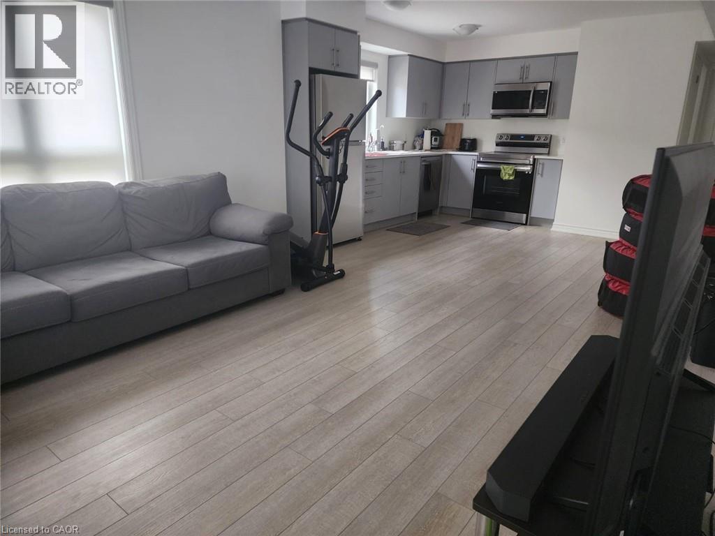 235 Chapel Hill Drive Unit# 33, Kitchener, Ontario  N2R 1N3 - Photo 3 - 40791010