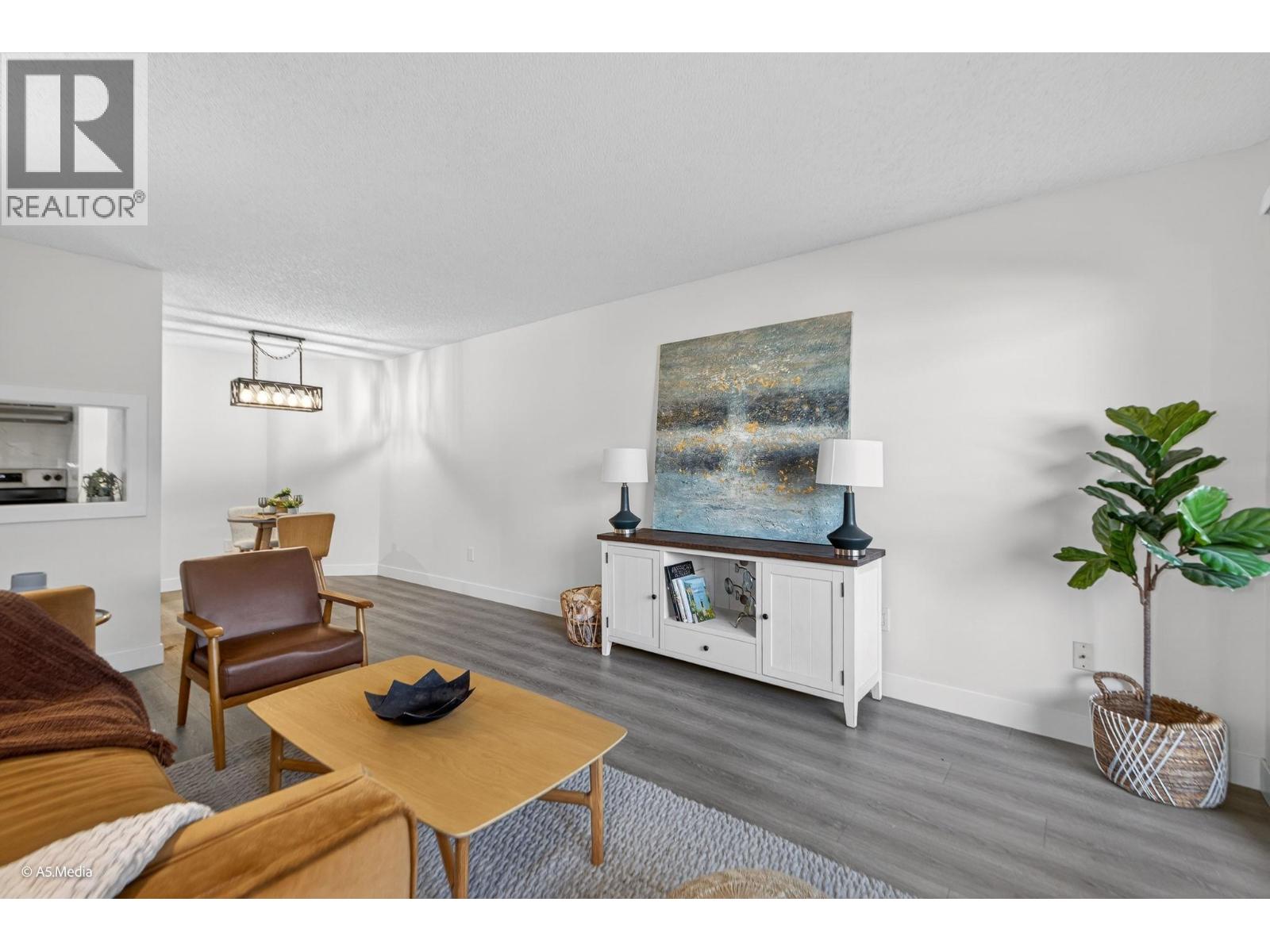 309 385 Ginger Drive, New Westminster, British Columbia  V3L 5L6 - Photo 3 - R3071308