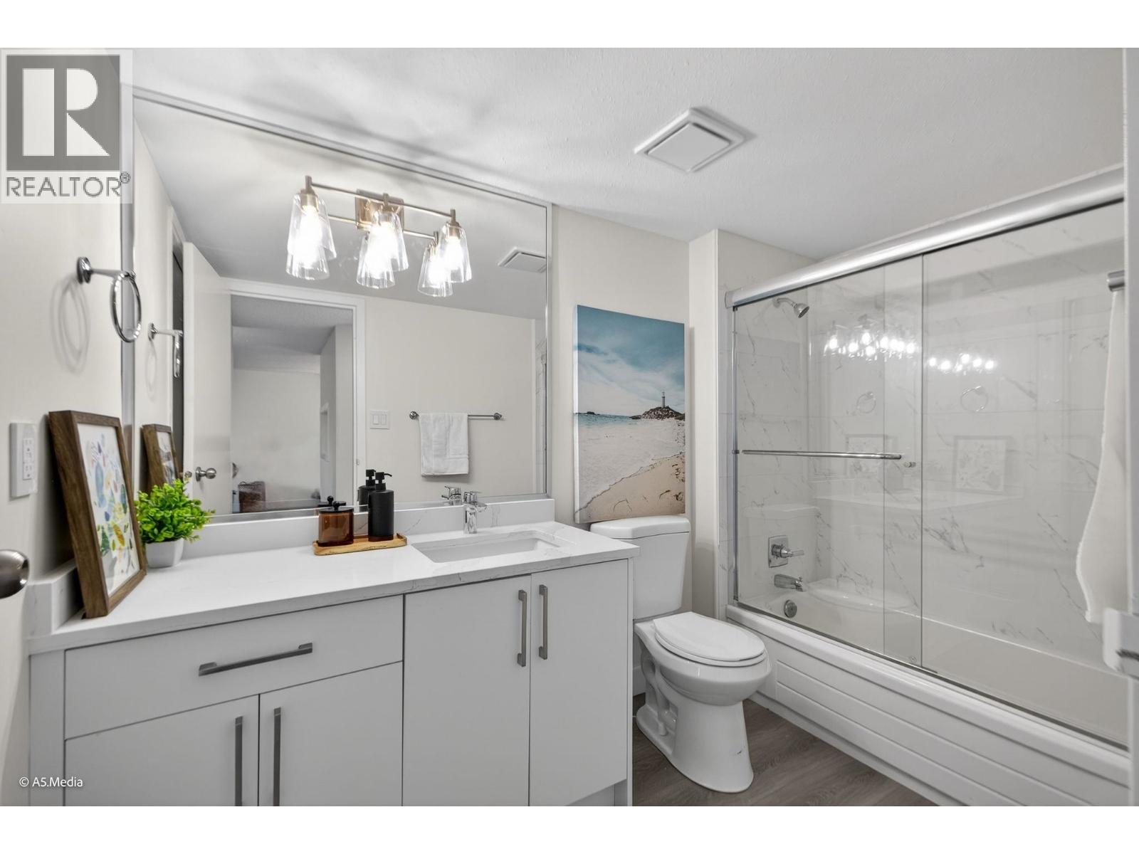 309 385 Ginger Drive, New Westminster, British Columbia  V3L 5L6 - Photo 9 - R3071308