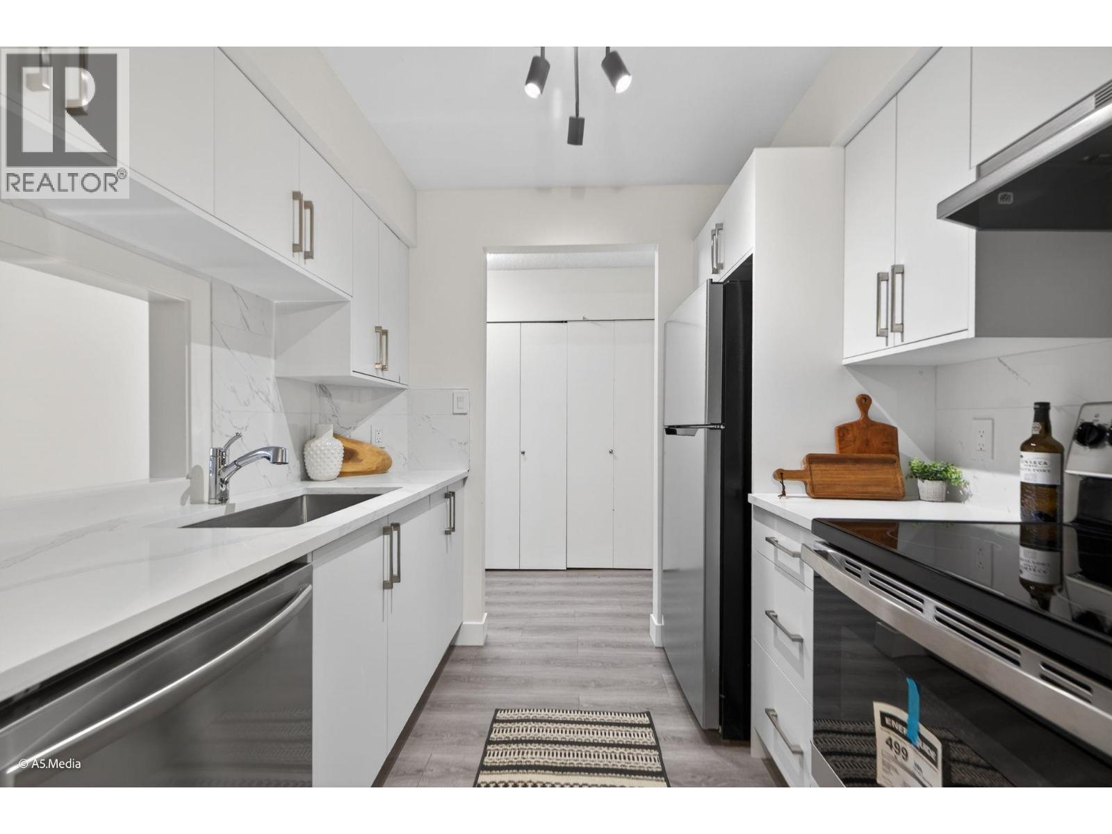 309 385 Ginger Drive, New Westminster, British Columbia  V3L 5L6 - Photo 6 - R3071308