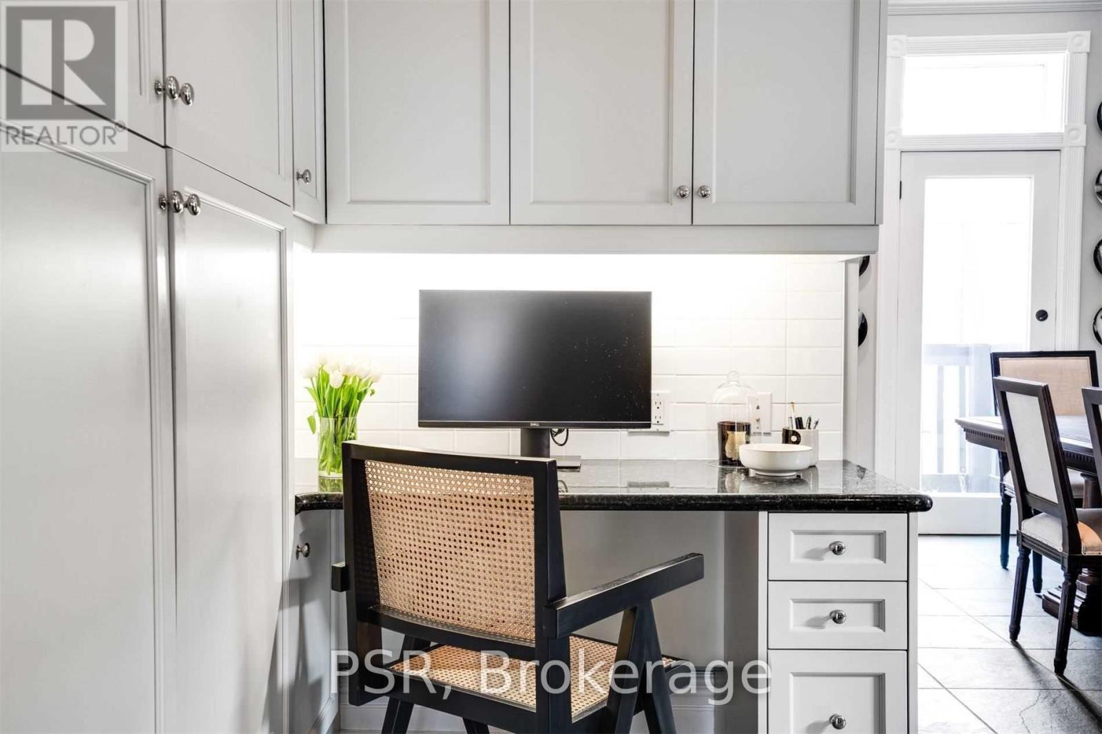 2 - 151 Robert Street, Toronto, Ontario  M5S 2K6 - Photo 6 - C12594994