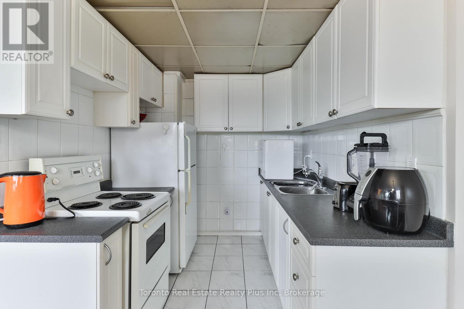 303 - 55 Neptune Drive, Toronto, Ontario  M6A 1X2 - Photo 16 - C12595018