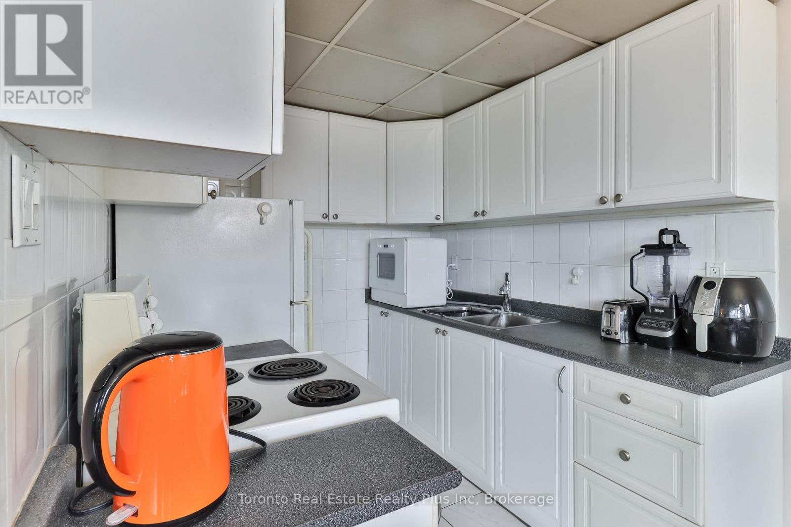 303 - 55 Neptune Drive, Toronto, Ontario  M6A 1X2 - Photo 17 - C12595018