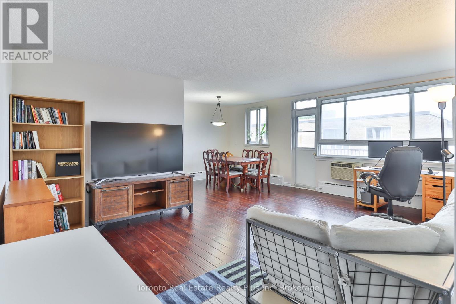 303 - 55 Neptune Drive, Toronto, Ontario  M6A 1X2 - Photo 7 - C12595018