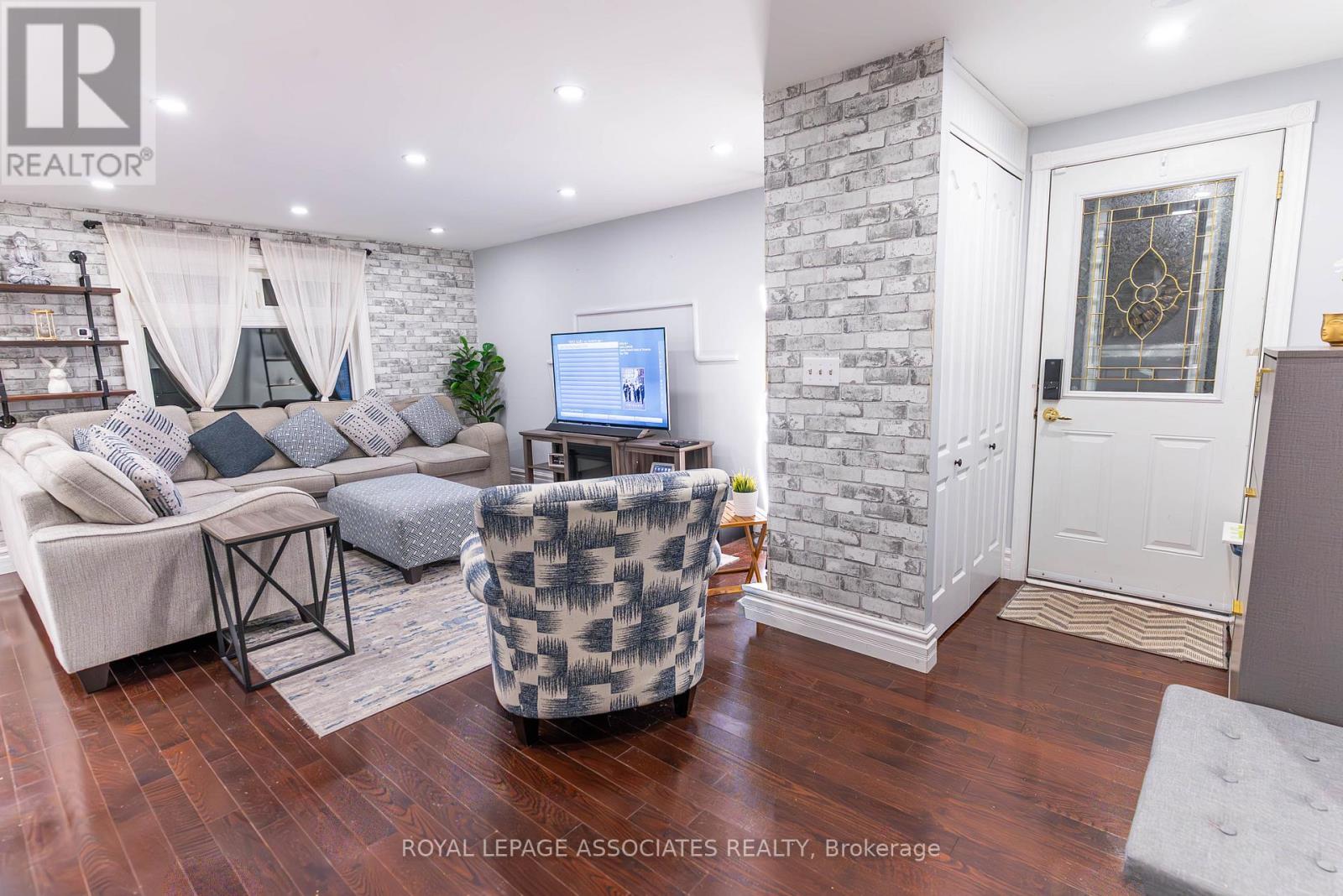 692 Down Crescent, Oshawa, Ontario  L1H 7Y1 - Photo 10 - E12595000