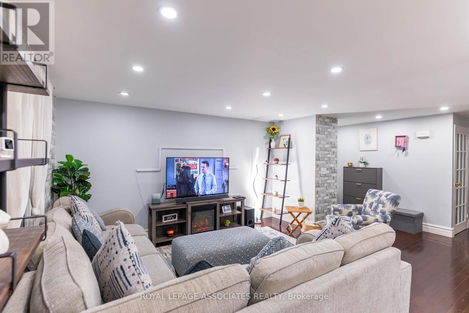 692 Down Crescent, Oshawa, Ontario  L1H 7Y1 - Photo 11 - E12595000