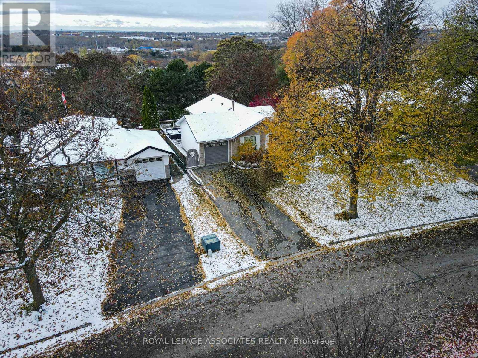 692 Down Crescent, Oshawa, Ontario  L1H 7Y1 - Photo 30 - E12595000