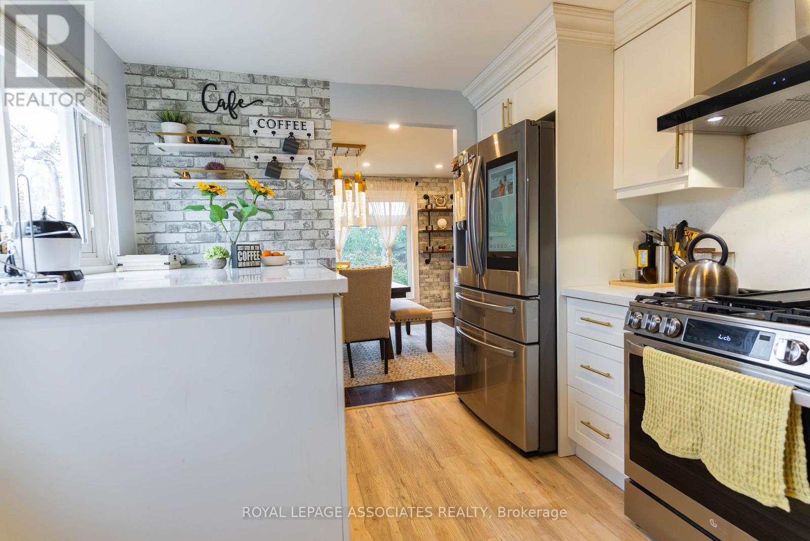 692 Down Crescent, Oshawa, Ontario  L1H 7Y1 - Photo 5 - E12595000