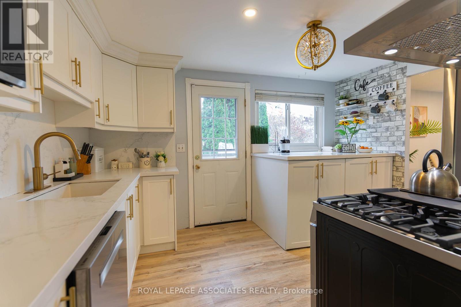 692 Down Crescent, Oshawa, Ontario  L1H 7Y1 - Photo 7 - E12595000